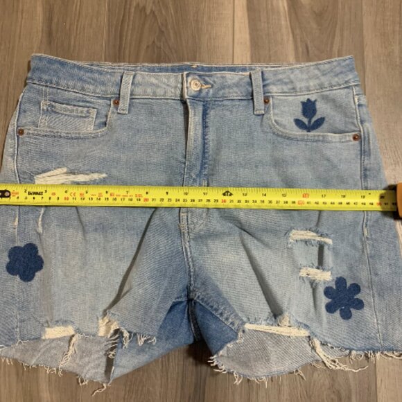 Old Navy high-waisted "OG" cut-off jean shorts (size 14) - Picture 7 of 7
